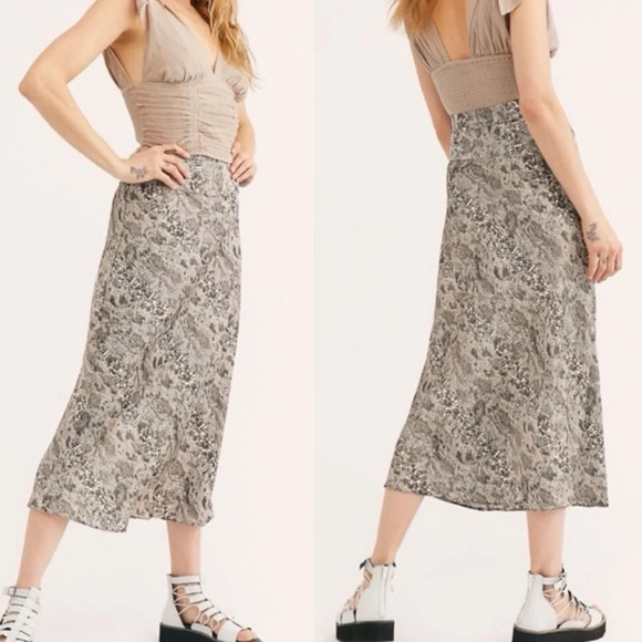 NWT Free‎ People Normani Bias Snake-print Midi Skirt Grey Size 0 - Picture 2 of 12